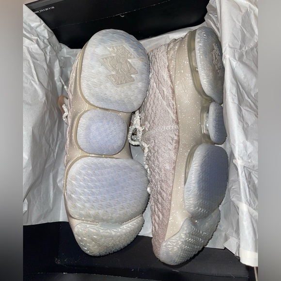 LeBron XV "Ghost" - Picture 5 of 5